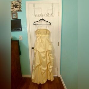 Morgan & Co. Yellow Strapless Prom Dress